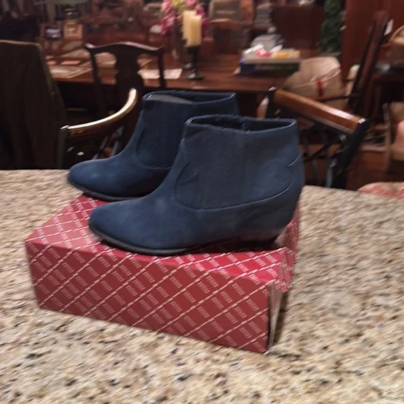 Blue nubuck hidden wedge booties size 10 New - Picture 3 of 6
